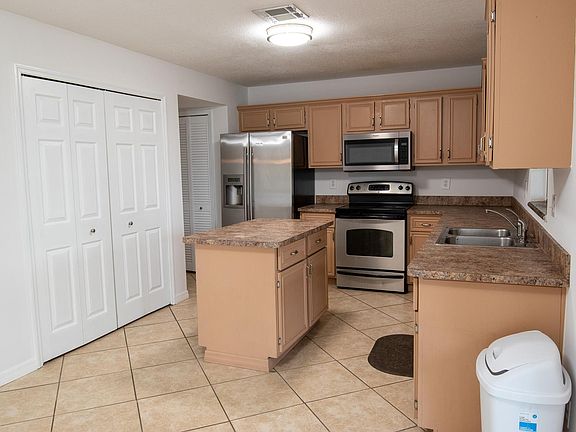 3rd image of 1073 Sugarberry Trl