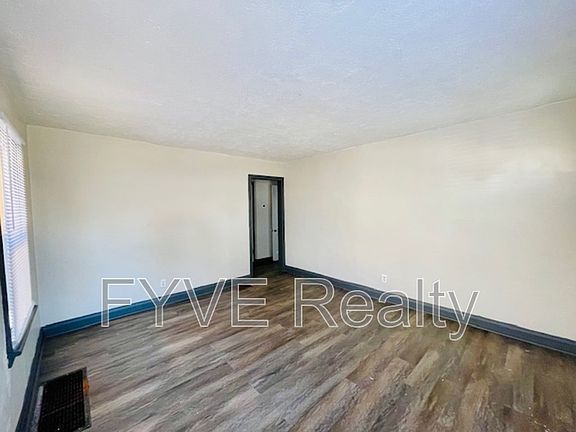 3rd image of 2500 Azelda St