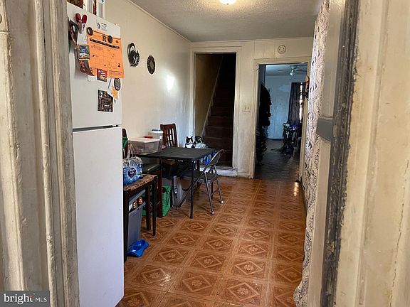 5th image of 122 Maple St