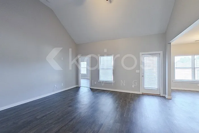 7071 Shadesbrook Cir — Photo 2