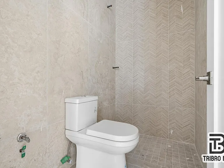 416 Lorimer St #3A — Photo 6