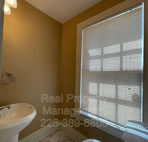 755 Arlington Ave — Photo 13