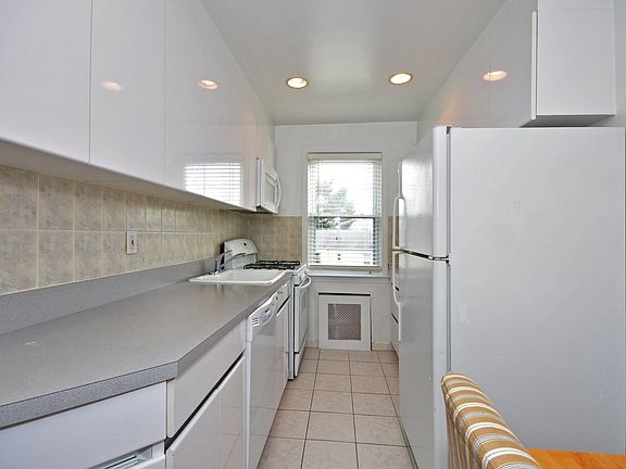 3rd image of 7109 252nd St