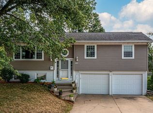 143 32nd St NW, Cedar Rapids, IA 52405