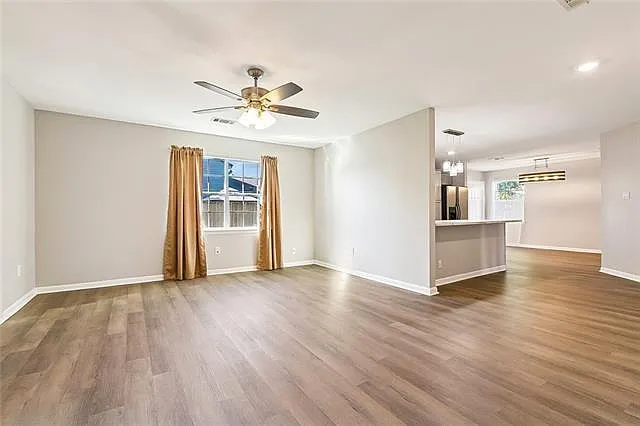3 bed, 2.0 bath, 1432 sqft, $2,000 — Photo 4