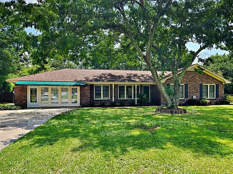 889 Twin Lakes Dr — Photo 1