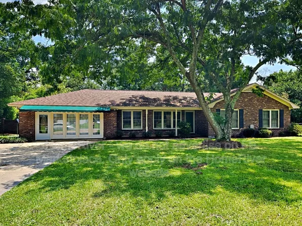889 Twin Lakes Dr, Sumter, SC 29154