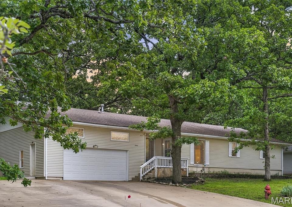 1st image of 1041 Ha Ha Tonka Rd