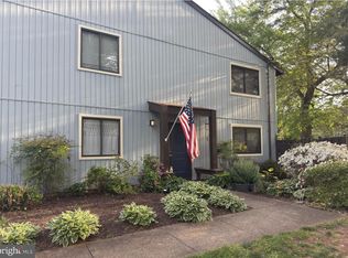 19 Carousel Ct, Sterling, VA 20164