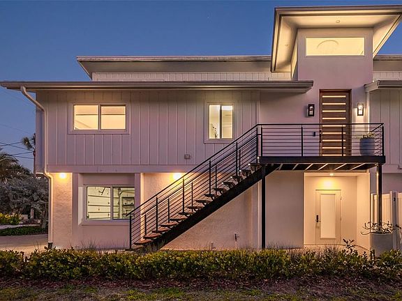 3rd image of 4938 Commonwealth Dr