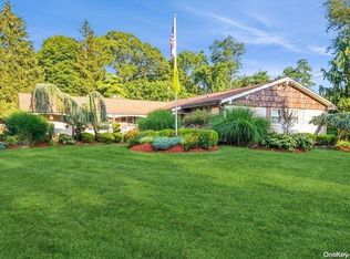 22 Hardwick Dr, Huntington Station, NY 11746