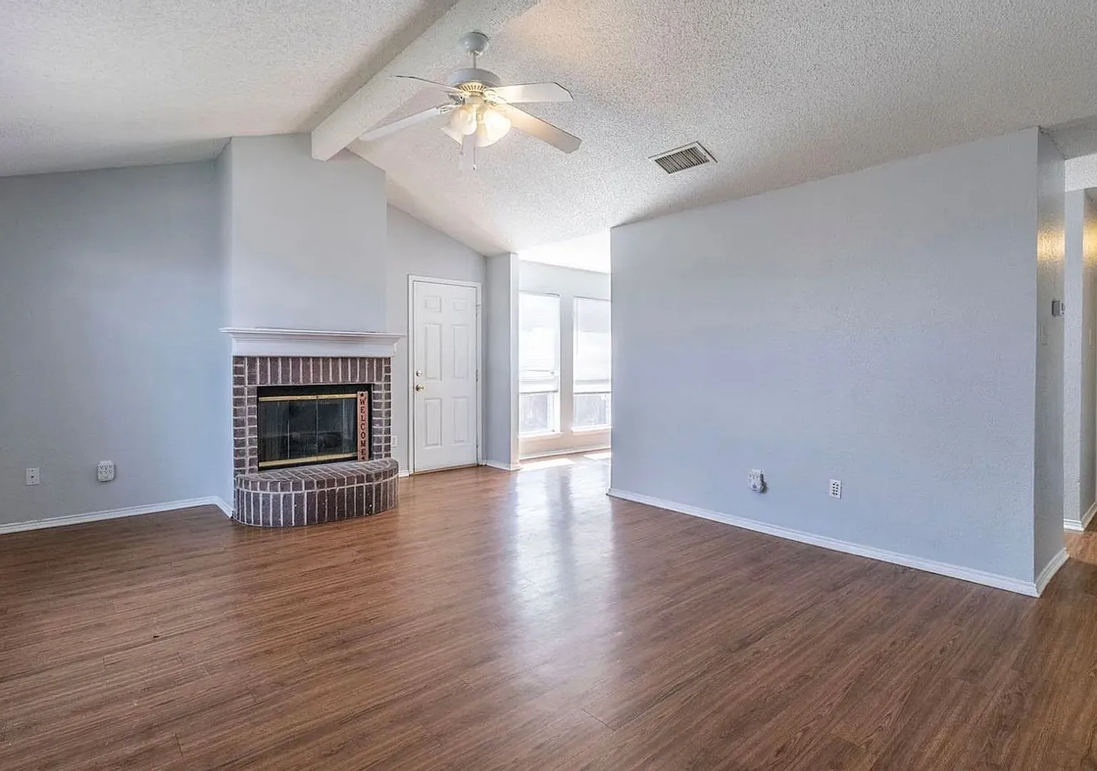 Charming 3-Bedroom Home with Vaulted Ceilings & Fireplace — Photo 3