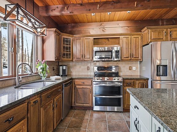 5th image of 8 Aloha Dr