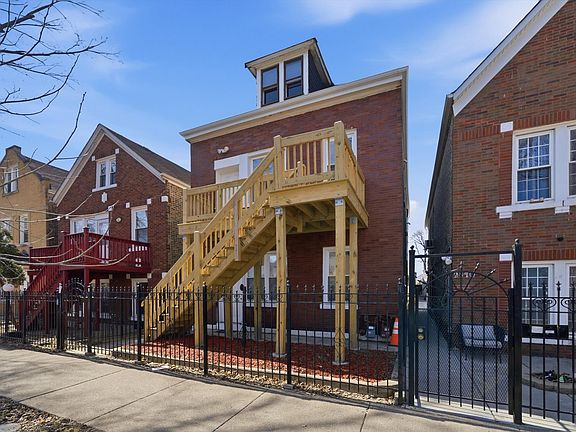 3rd image of 2812 S Trumbull Ave