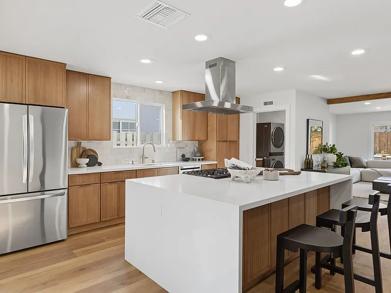 6655 Lederer Ave — Photo 3
