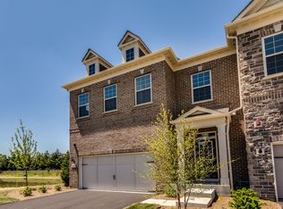 342 Camberley Ln, Lincolnshire, IL 60069