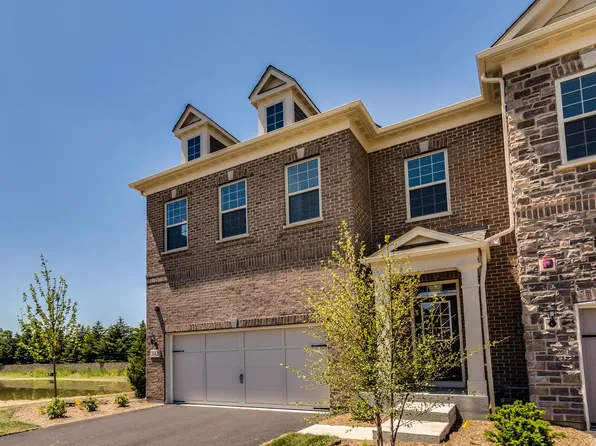 342 Camberley Ln, Lincolnshire, IL 60069