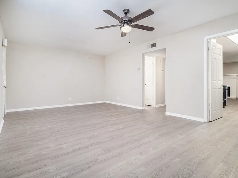 The Oaks Apartments At Medical Center — Photo 41