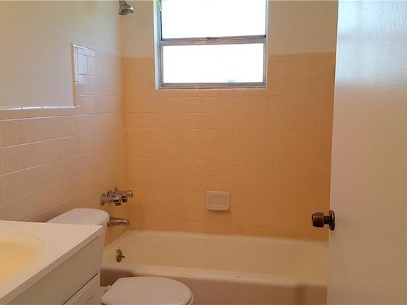 5th image of 1849 NW Sunset Blvd