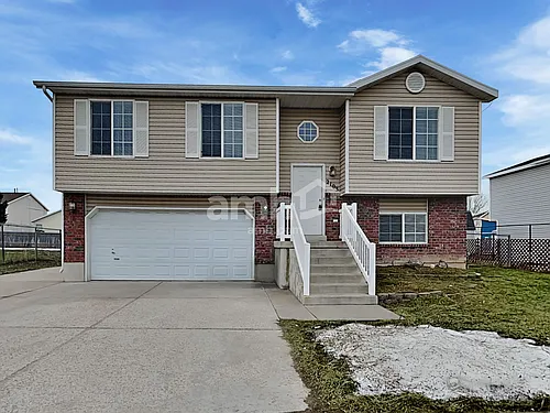 2103 W 2265 N Photo 1