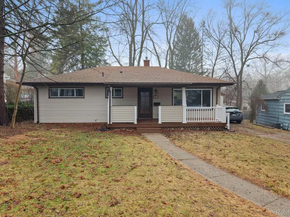 1043 Pine Tree Dr, Ann Arbor, MI 48103