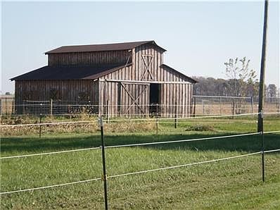 HORSE BARN