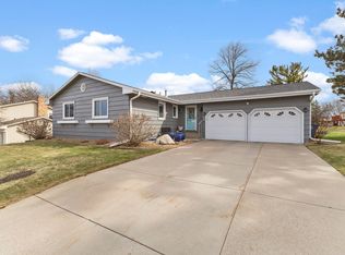 4409 98th St W, Bloomington, MN 55437
