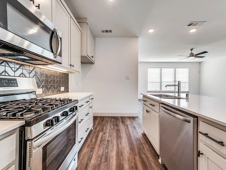 15866 Yellow Elder Rd — Photo 9
