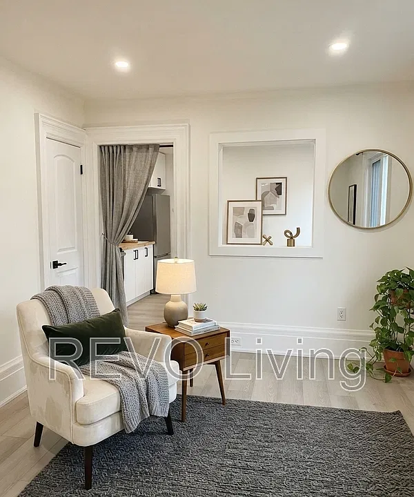 41 Elizabeth St #2