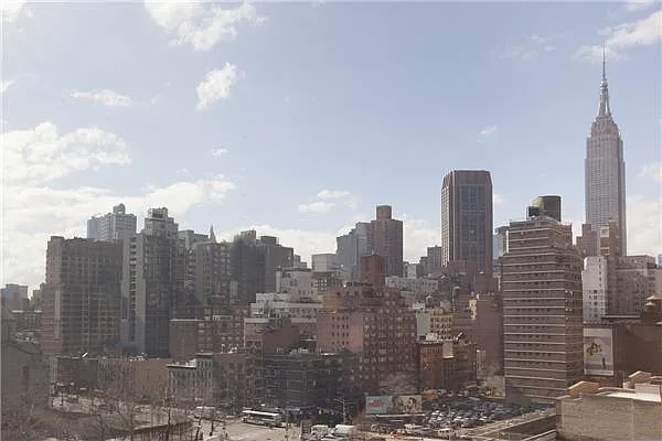 Sold by Sumitomo Real Estate Sales | media 9