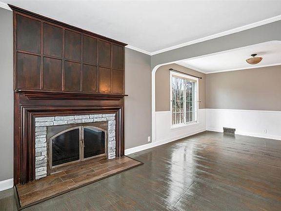 3rd image of 124 Wildwood Dr
