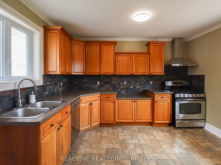 130 Mayfield Dr — Photo 3