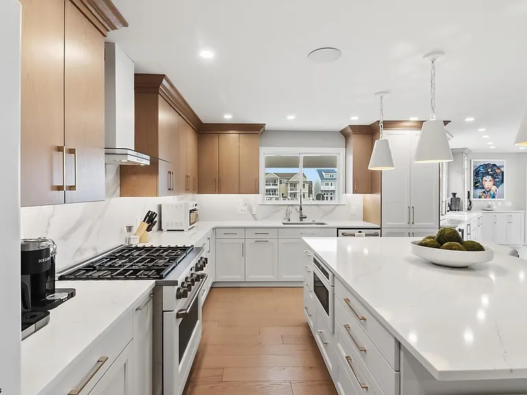 302 N Nassau Ave — Photo 26