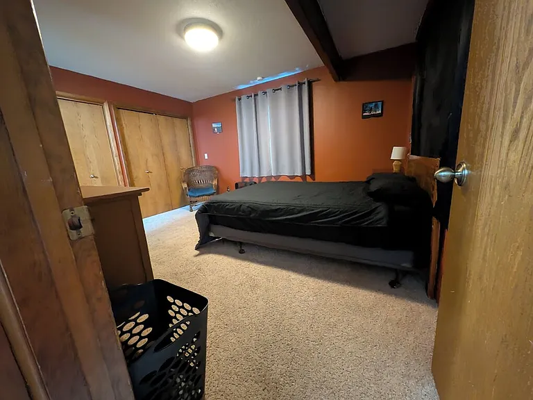 Bedroom 1: Master Bedroom
