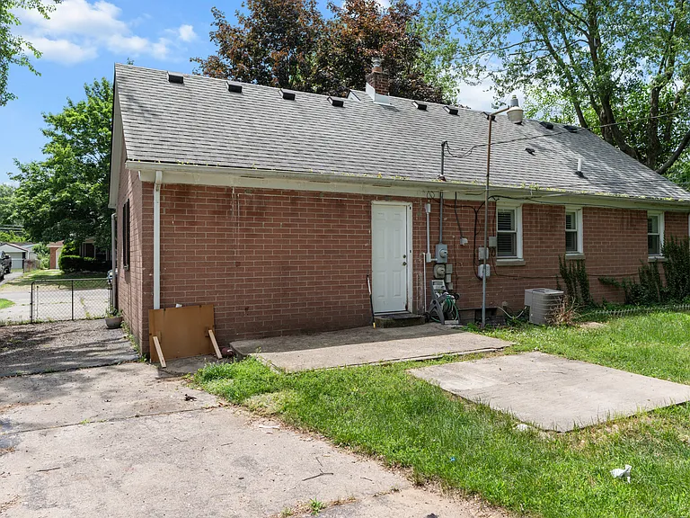 34622 Donnelly St — Photo 18