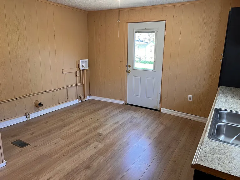 711 36th Ave — Photo 3