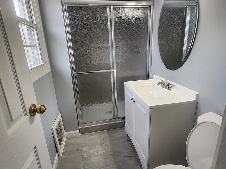 Master bedroom bathroom