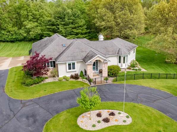 4730 Hidden Shore Dr, Kalamazoo, MI 49048