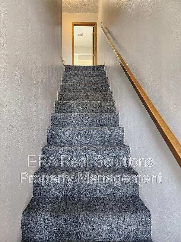 3 bed, 1.5 bath, 1280 sqft, $1,100 — Photo 3
