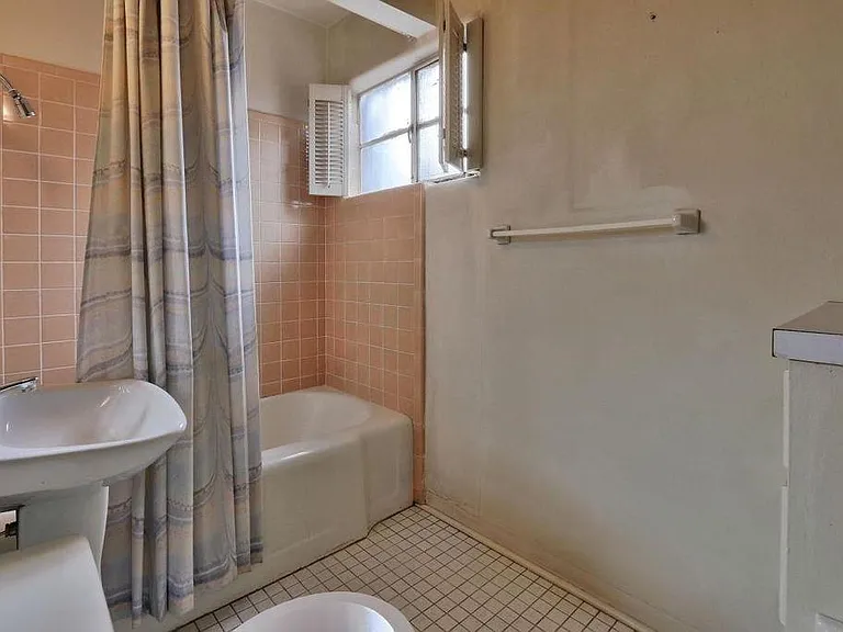 1032 Columbia Dr NE — Photo 25