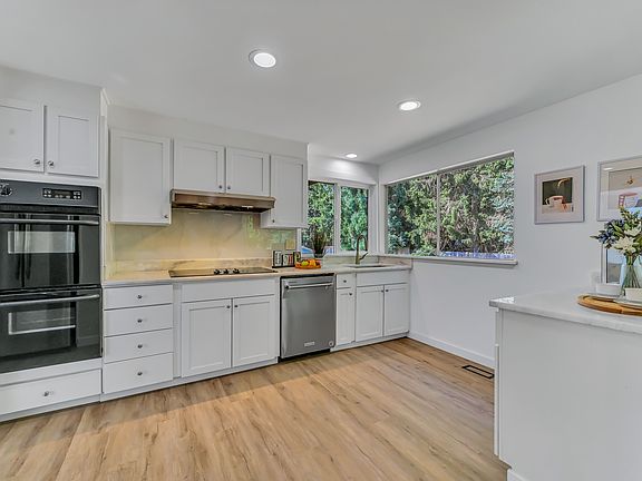 5th image of 2513 165th Ave NE