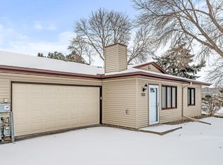 8526 S Maplebrook Cir, Brooklyn Park, MN 55445