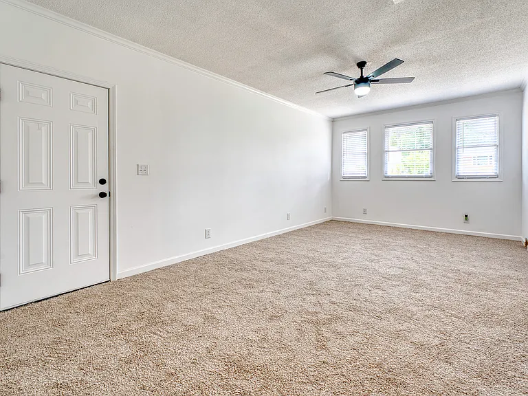 825 Fresno Dr — Photo 28