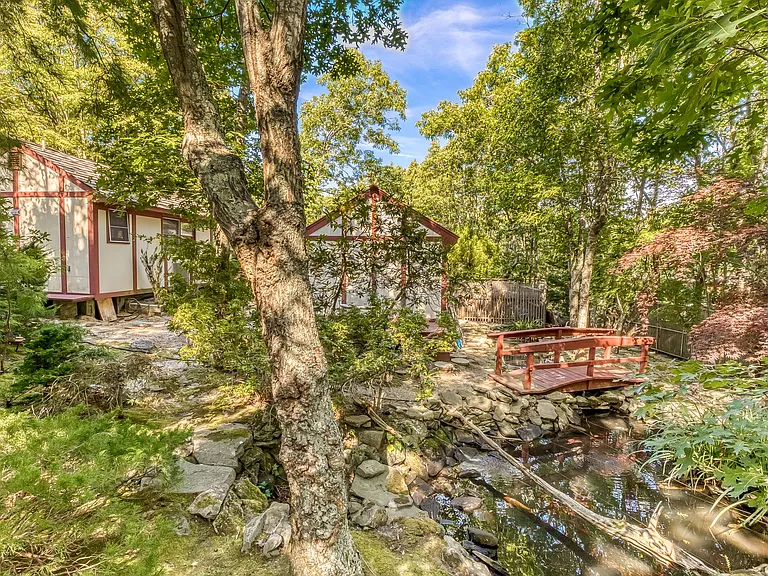 Margaret Dr — Photo 49