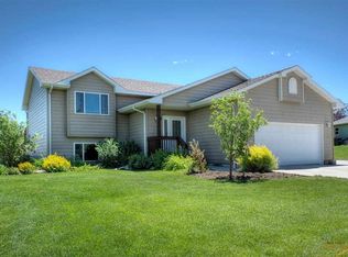 203 Windslow Dr, Rapid City, SD 57701