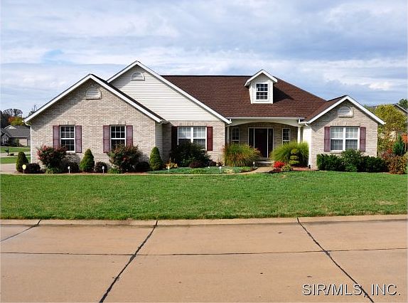 1st image of 13 Oak Leaf Dr