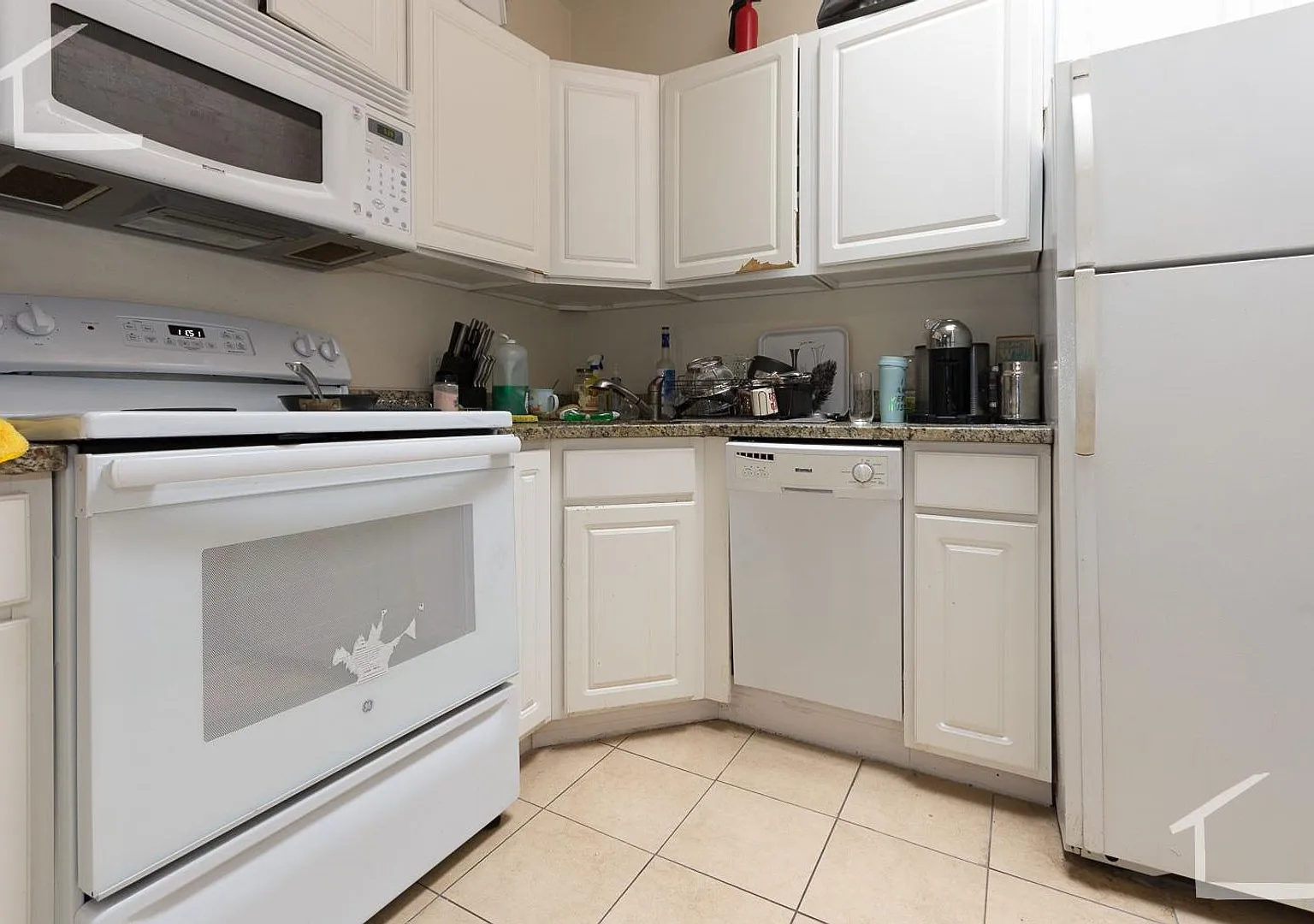 No Brokers Fee, No Security Deposit, Heat and Hot Water Included, Laundry on a Site — Photo 1