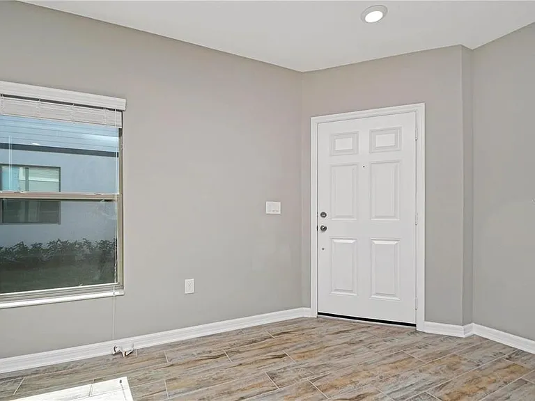 310 Cedar Bark Ln — Photo 5