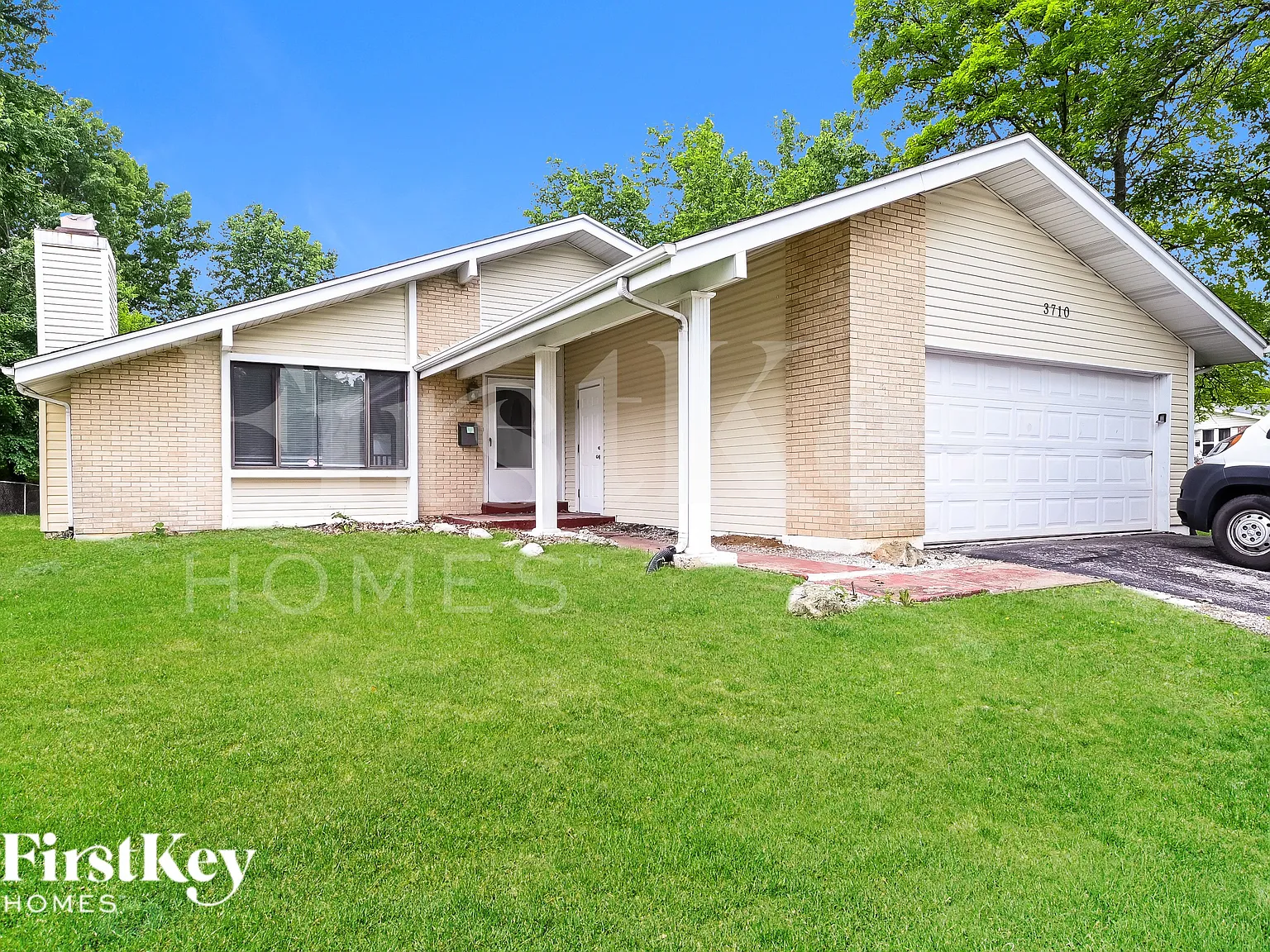 4 bed, 1.5 bath, 1802 sqft, $2,035 — Photo 2