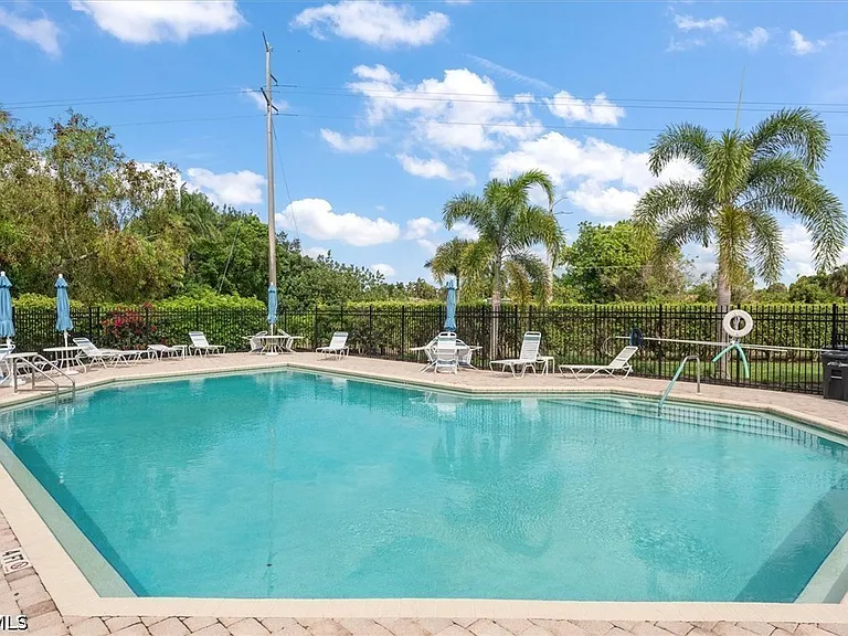 9241 Bramble Ct — Photo 32